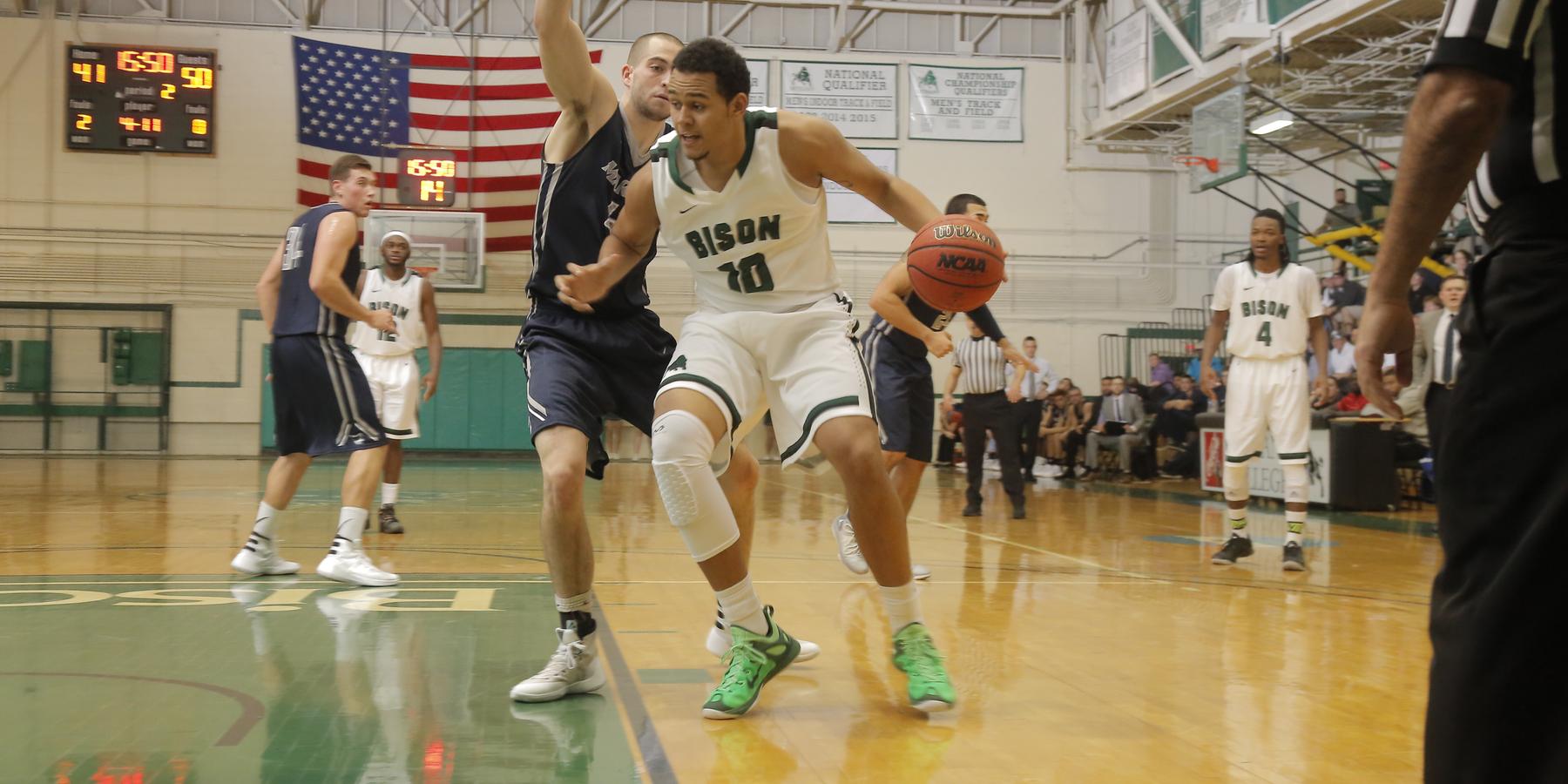 Men's Basketball storms back to defeat Grove City 74-66