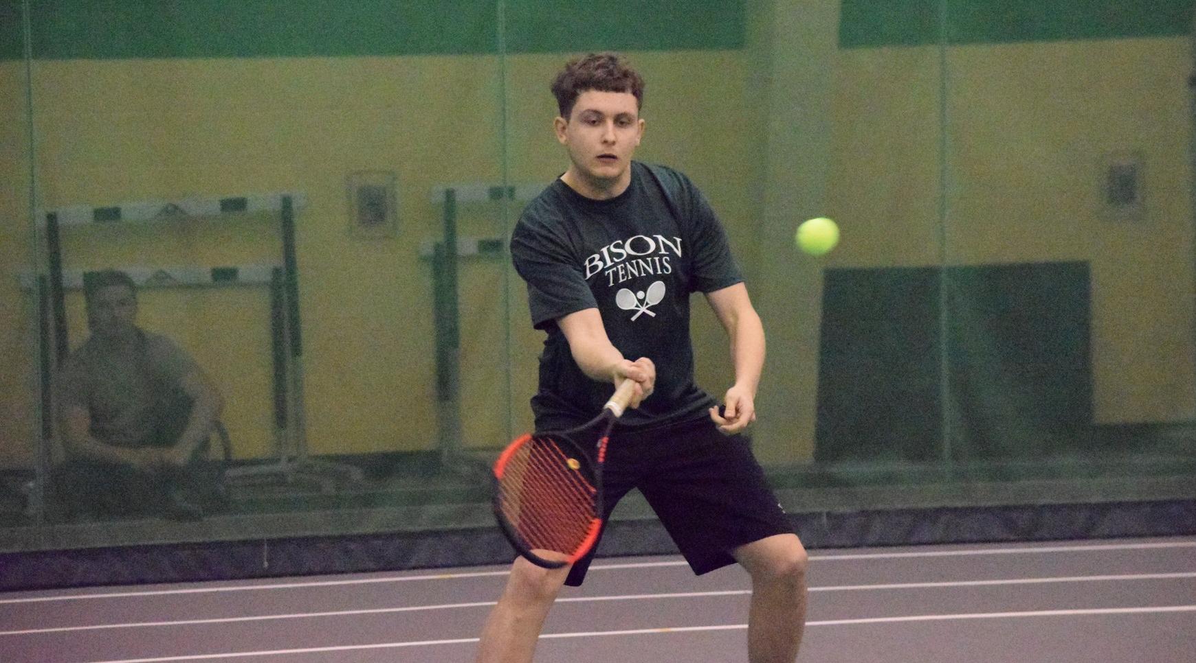 Men's tennis clipped by Muskingum, 5-4