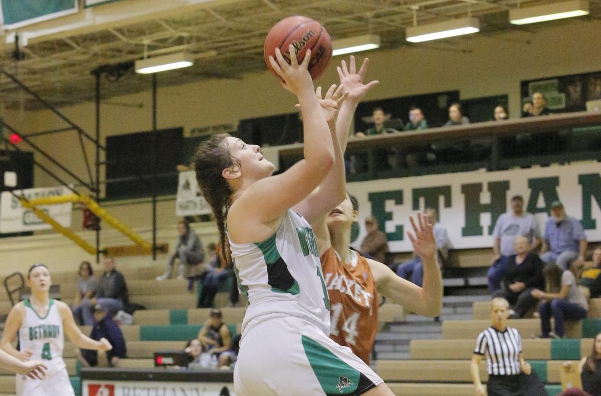 Daugherty, Settle record double-doubles in Bison win over Thiel, 70-67