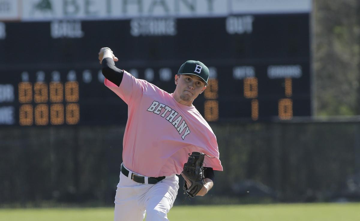 Bison fall short to W&J in extra-inning affair, 3-2